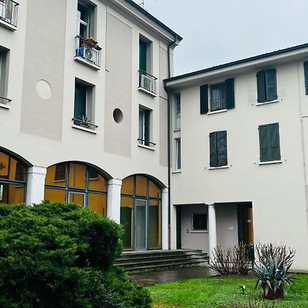 White House Apartment Brescia Exterior photo